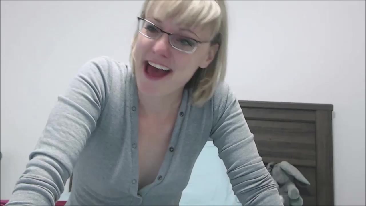 Sunglasses Mature - Hot Mature Blonde with Glasses and Short Hair Helping Guys R - Camvideos.tv
