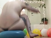 Lilkittenluna Booty Balloon Popping